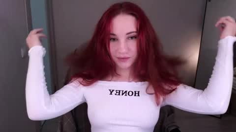 Snapshot of little_pretty_woman chatting on May 8, 2:55 pm little_pretty_woman online show from May 8, 2:55 pm