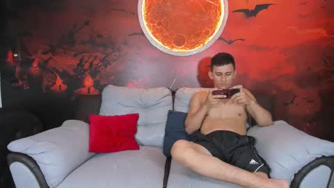 Snapshot of little_show_sexy chatting on March 28, 6:24 am little_show_sexy online show from March 28, 6:24 am