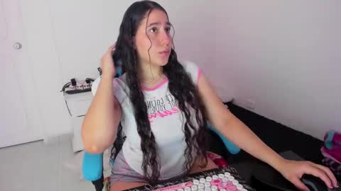 Laire  online show from November 30, 8:13 pm