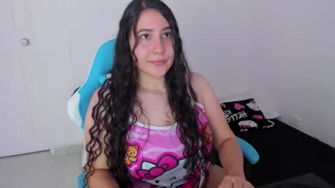 Laire  online show from December 1, 9:53 pm