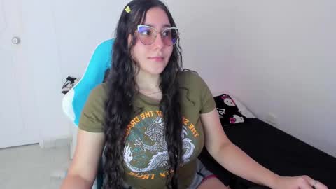 Laire  online show from December 21, 8:05 pm