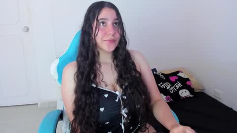 Laire  online show from February 7, 8:45 pm