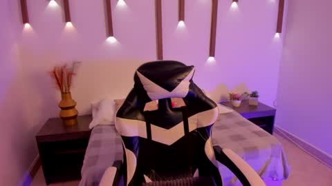 S U M I online show from June 14, 2:20 am