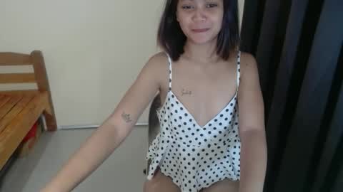 Snapshot of little_sunshine18 chatting on April 11, 1:54 am shine online show from April 11, 1:54 am