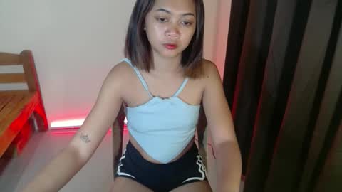 Snapshot of little_sunshine18 chatting on April 11, 11:14 am shine online show from April 11, 11:14 am