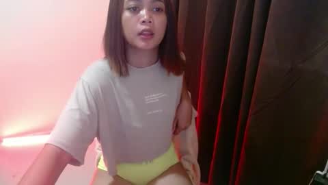 Snapshot of little_sunshine18 chatting on May 5, 5:43 pm shine online show from May 5, 5:43 pm