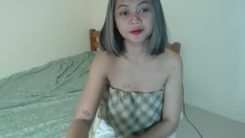 Snapshot of little_sunshine18 chatting on May 23, 6:45 pm shine online show from May 23, 6:45 pm