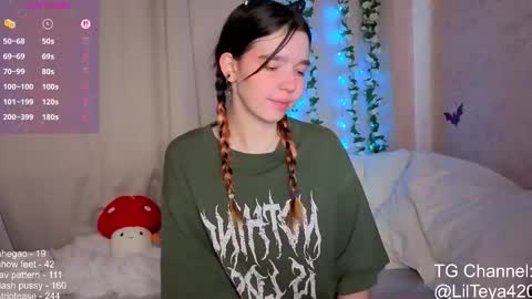 Snapshot of little_teya chatting on October 16, 11:11 am little Teya online show from October 16, 11:11 am