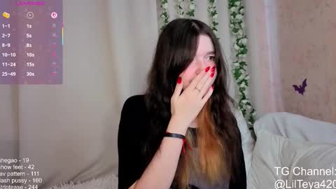 Snapshot of little_teya chatting on October 17, 10:29 am little Teya online show from October 17, 10:29 am