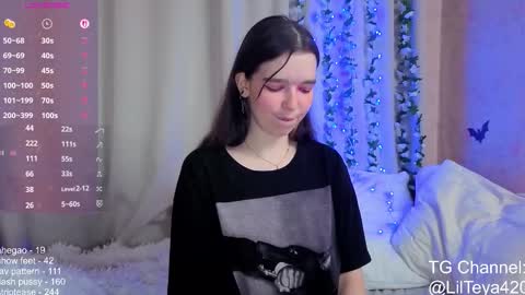 Snapshot of little_teya chatting on October 24, 7:43 pm little Teya online show from October 24, 7:43 pm