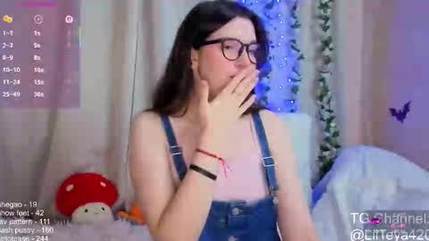 Snapshot of little_teya chatting on November 11, 10:26 am little Teya online show from November 11, 10:26 am