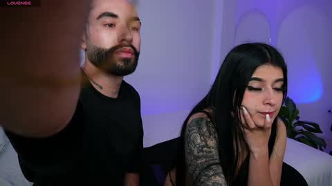 Snapshot of little_vannesaa chatting on December 9, 2:13 am little_vannesaa online show from December 9, 2:13 am