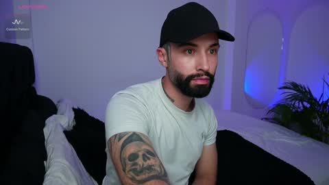 Snapshot of little_vannesaa chatting on December 29, 2:38 am little_vannesaa online show from December 29, 2:38 am