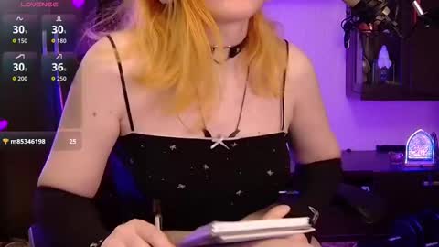 Snapshot of little_witch_sofia chatting on February 17, 7:31 pm Sofia online show from February 17, 7:31 pm