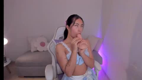 Xiom online show from November 4, 3:33 pm