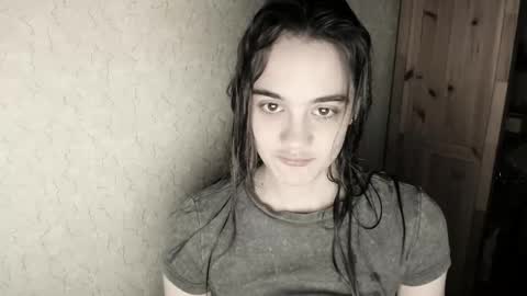 littleashleyy online show from December 22, 1:19 pm