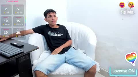 Snapshot of littlecum18 chatting on June 11, 11:30 am Pipe online show from June 11, 11:30 am