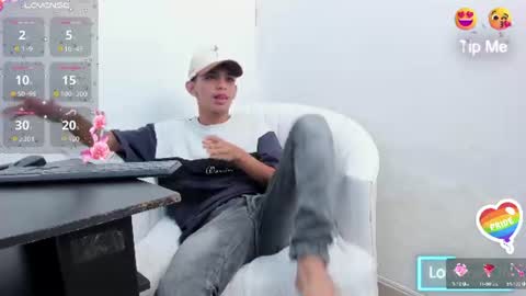 Snapshot of littlecum18 chatting on June 12, 11:53 am Pipe online show from June 12, 11:53 am