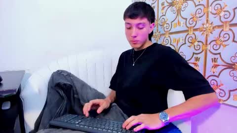 Snapshot of littledanny_ chatting on February 17, 9:21 pm DANNY online show from February 17, 9:21 pm