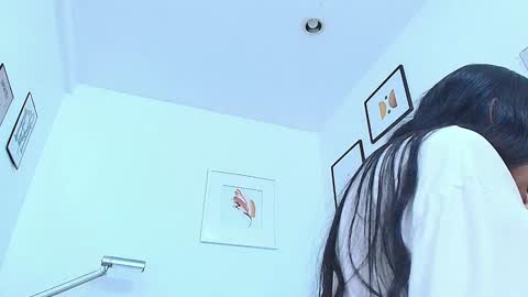 Snapshot of littlee_emilyy_ chatting on December 22, 3:44 pm Emily online show from December 22, 3:44 pm