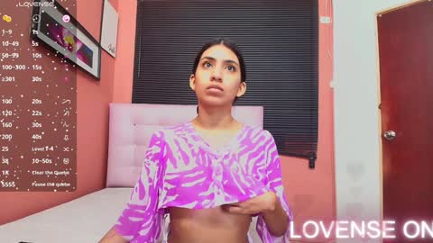 Snapshot of littlee_emilyy_ chatting on December 29, 1:28 pm Emily online show from December 29, 1:28 pm