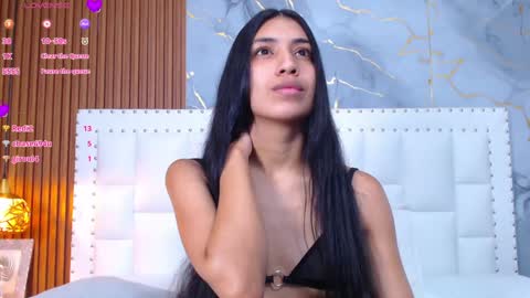 Snapshot of littlee_emilyy_ chatting on January 18, 2:58 am Emily online show from January 18, 2:58 am