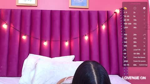 Snapshot of littlee_emilyy_ chatting on January 28, 5:54 am Emily online show from January 28, 5:54 am