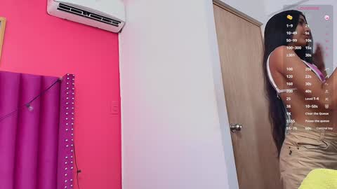 Snapshot of littlee_emilyy_ chatting on January 31, 2:58 am Emily online show from January 31, 2:58 am