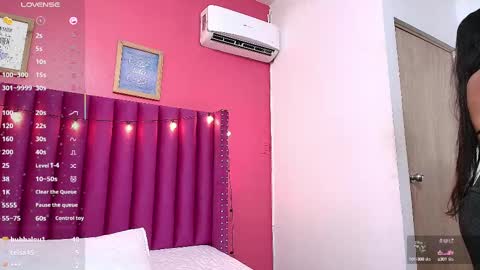 Snapshot of littlee_emilyy_ chatting on February 12, 3:07 am Emily online show from February 12, 3:07 am