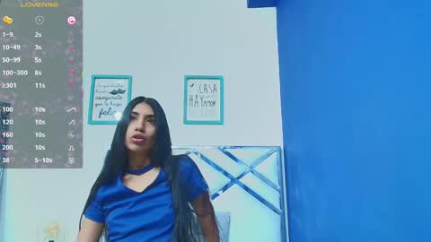 Snapshot of littlee_emilyy_ chatting on February 14, 3:00 am Emily online show from February 14, 3:00 am