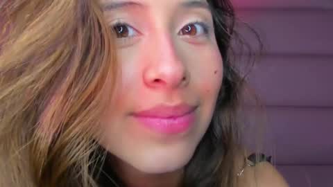 Snapshot of littlee_emma_ chatting on January 4, 9:32 am littlee_emma_ online show from January 4, 9:32 am