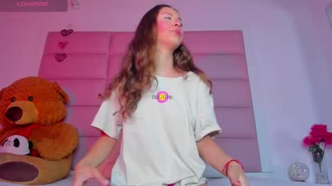 Snapshot of littlee_emma_ chatting on January 23, 3:16 am littlee_emma_ online show from January 23, 3:16 am