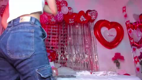 Snapshot of littlee_emma_ chatting on February 15, 12:15 am littlee_emma_ online show from February 15, 12:15 am