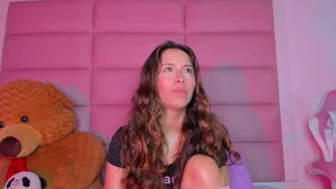 Snapshot of littlee_emma_ chatting on March 2, 9:10 am littlee_emma_ online show from March 2, 9:10 am