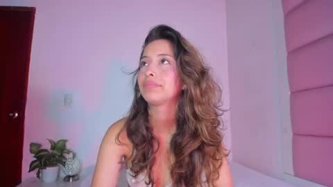 Snapshot of littlee_emma_ chatting on September 18, 6:48 am littlee_emma_ online show from September 18, 6:48 am