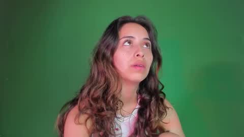 Snapshot of littlee_emma_ chatting on September 21, 3:30 am littlee_emma_ online show from September 21, 3:30 am