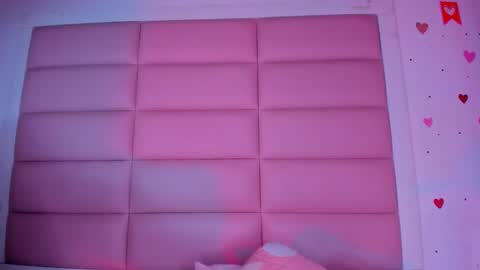 Snapshot of littlee_emma_ chatting on October 19, 2:45 am littlee_emma_ online show from October 19, 2:45 am