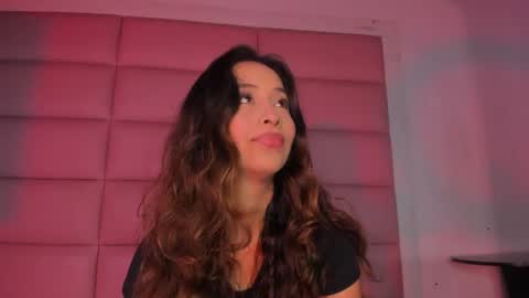 Snapshot of littlee_emma_ chatting on November 15, 11:54 pm littlee_emma_ online show from November 15, 11:54 pm