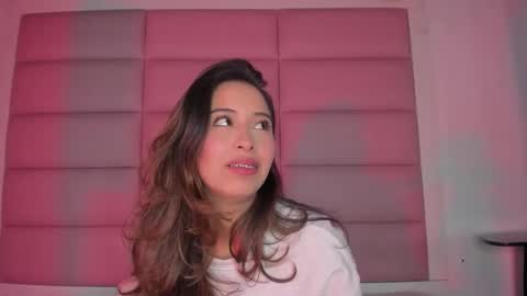 Snapshot of littlee_emma_ chatting on November 30, 3:21 am littlee_emma_ online show from November 30, 3:21 am