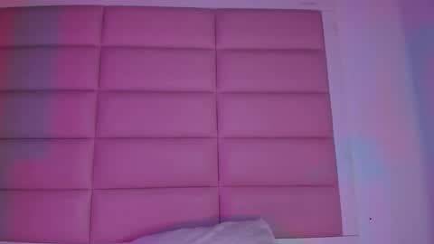 Snapshot of littlee_emma_ chatting on December 15, 3:11 am littlee_emma_ online show from December 15, 3:11 am