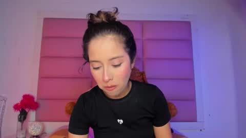 littlee_emma_ online show from January 8, 3:09 am