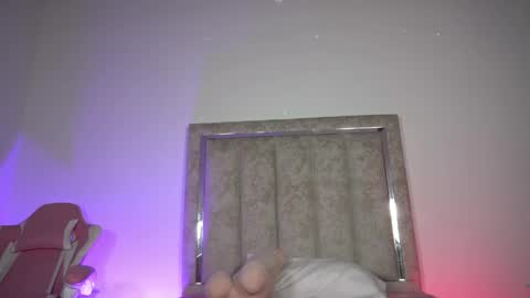 littlee_emma_ online show from April 30, 11:20 pm