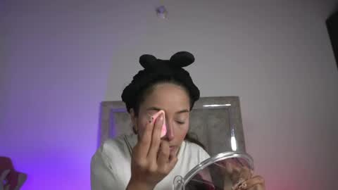 littlee_emma_ online show from May 2, 12:04 am