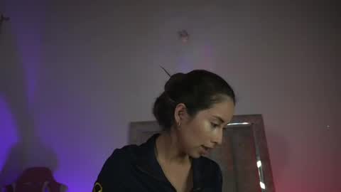 littlee_emma_ online show from May 17, 12:08 am