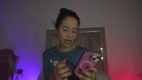 littlee_emma_ online show from May 20, 11:55 pm