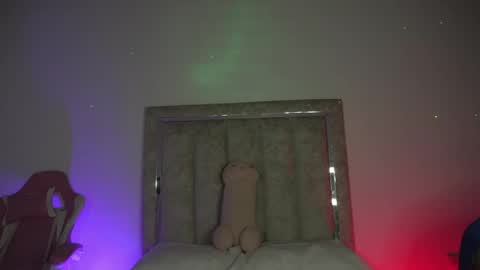 littlee_emma_ online show from May 27, 12:18 am