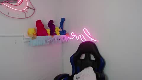 Snapshot of littlee_red chatting on November 6, 9:26 pm Angel online show from November 6, 9:26 pm