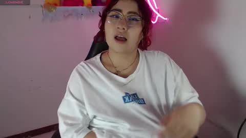 Snapshot of littlee_red chatting on December 15, 8:57 pm Angel online show from December 15, 8:57 pm