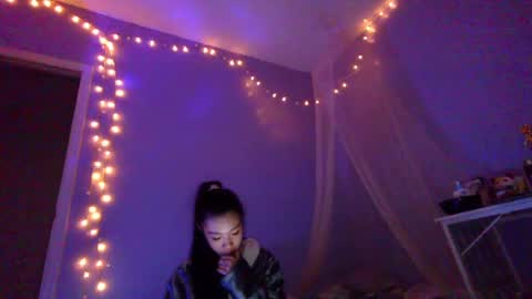 Snapshot of littlefreak_210 chatting on December 17, 12:34 am The Freaky Angel online show from December 17, 12:34 am