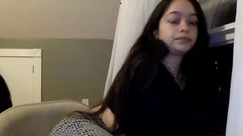 Snapshot of littlelily9999 chatting on March 7, 3:40 am littlelily9999 online show from March 7, 3:40 am